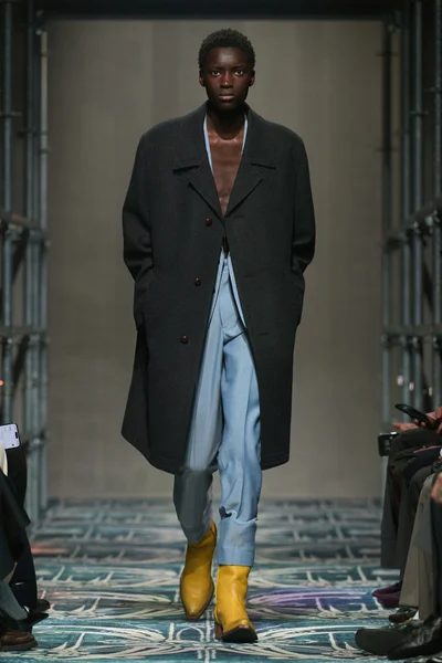 Look 4